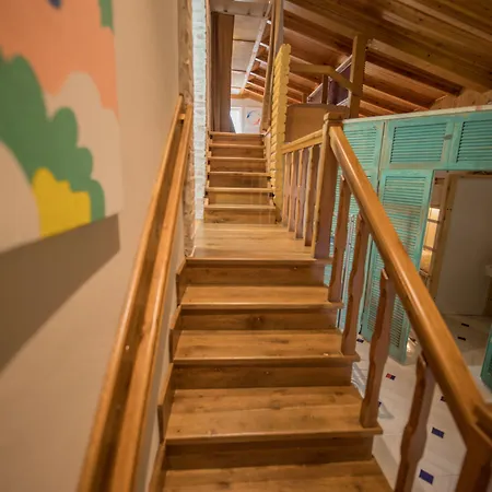 Mosaic Hostel *