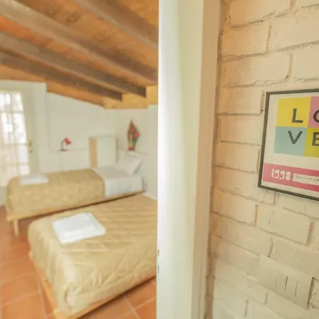 Mosaic Hostel Tiran