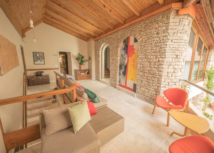 Hostel Mosaic Tiran